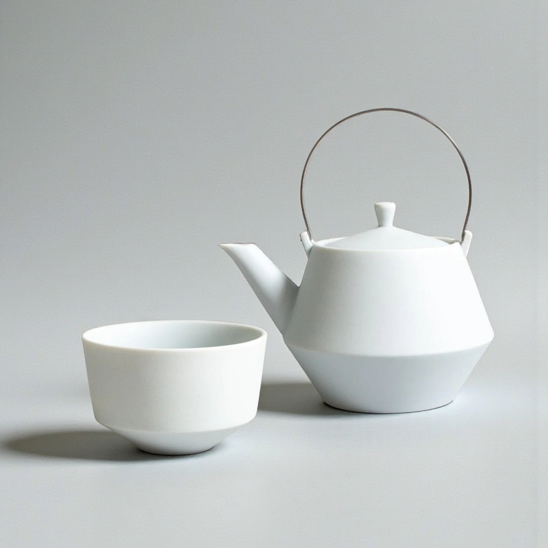 White and orange tea sets