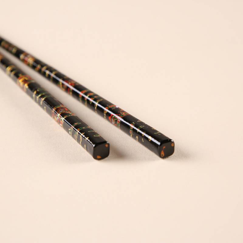 Chiyonishiki Wakasa Lacquer Chopsticks and Paulownia Gift Box