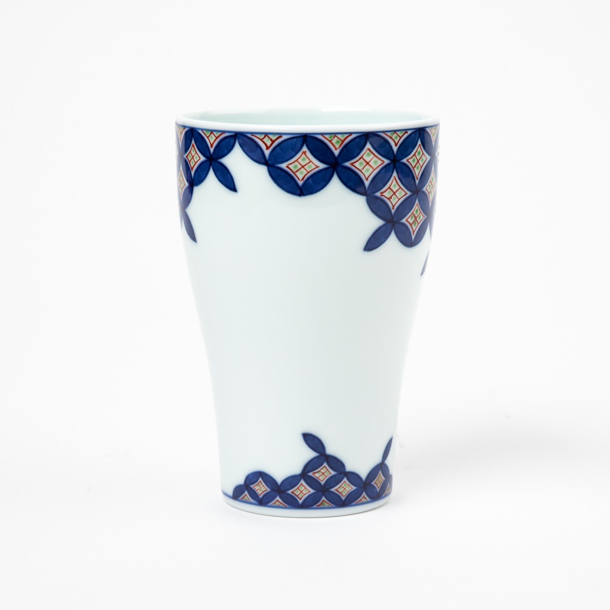 Side profile of a Gen-emon porcelain cup, featuring a brocade cloisonné crest design in shades of blue, red, and green, with intricate geometric patterns around the top and base, highlighting the cup’s delicate craftsmanship.