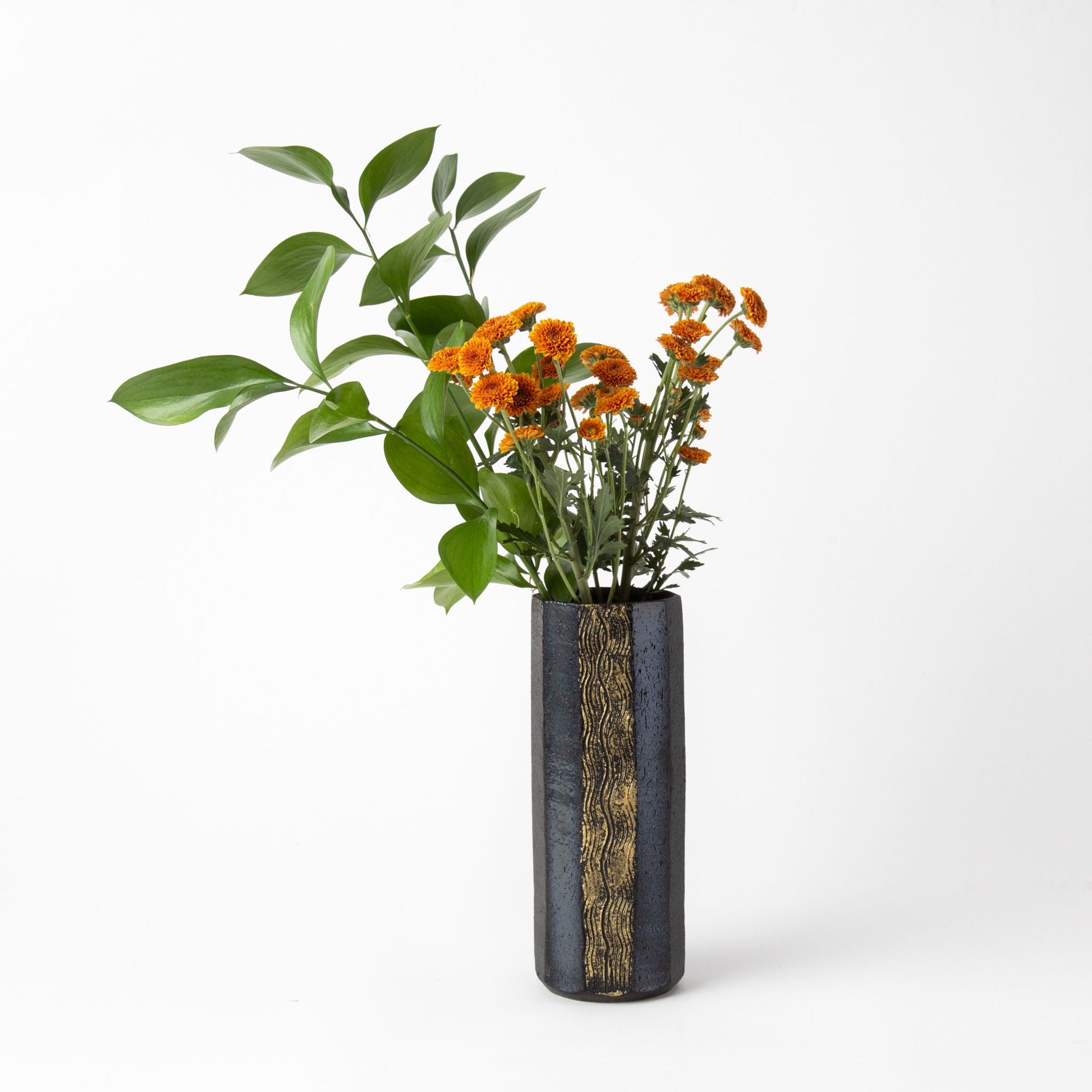 Hamon Gold Ripple Shigaraki Vase – omakase