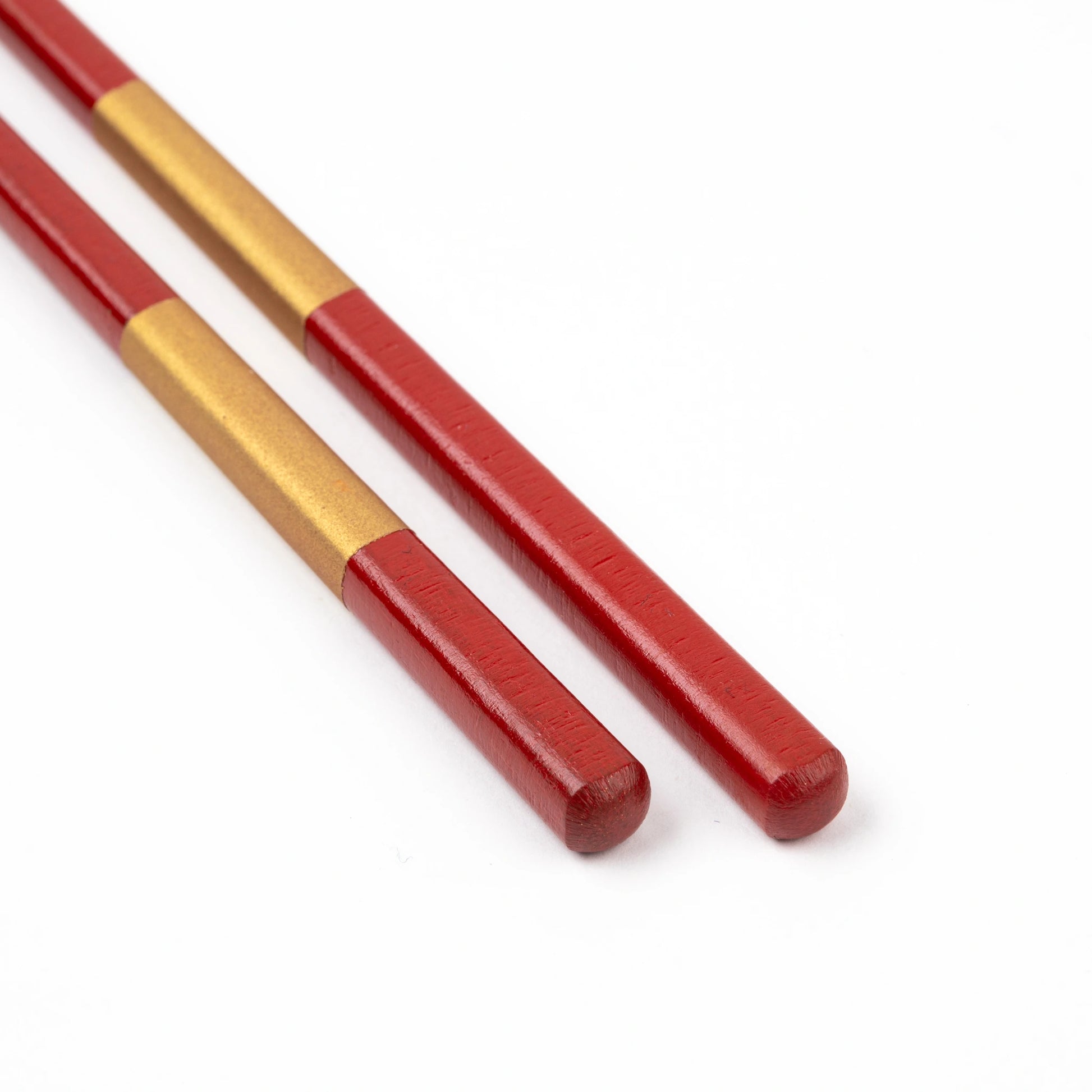 Close-up of the lacquered finish and gold accents on the Akararuma chopsticks, emphasizing craftsmanship.