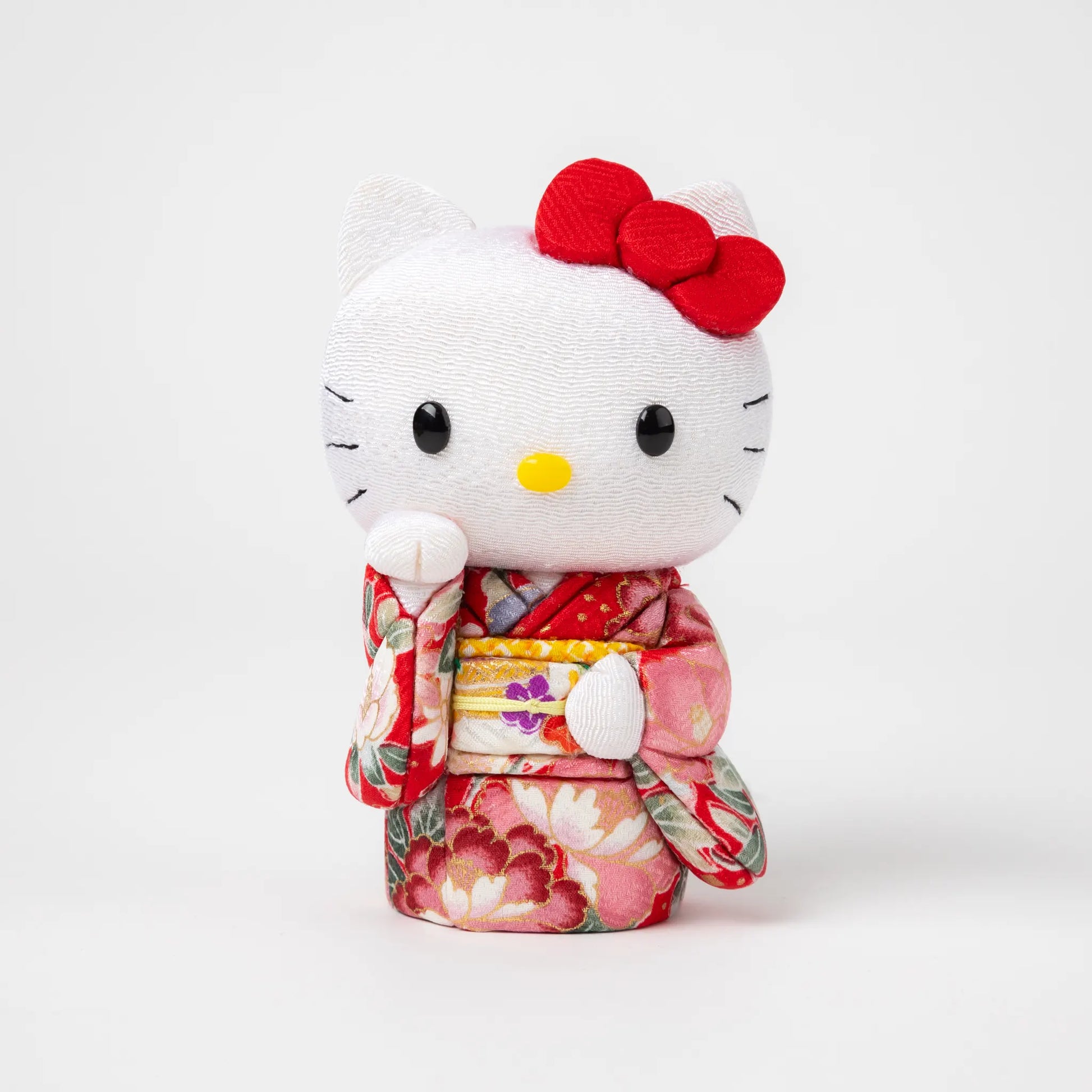 Front view of the Edo Kimekomi Kimono Maneki Hello Kitty Red, featuring Hello Kitty in a traditional Japanese kimono with a red floral pattern and a decorative bow on her head.