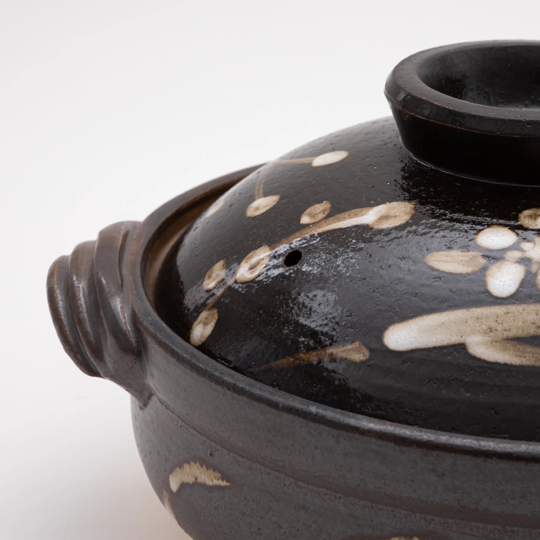 Plum Black Donabe Clay Pot (2-3 People)