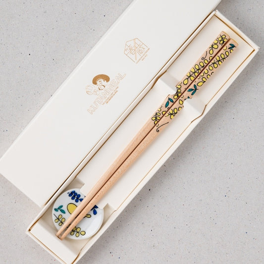 KUTANI SEAL Floral Chopsticks with Chopstick Rest (Wisteria / Fuji)