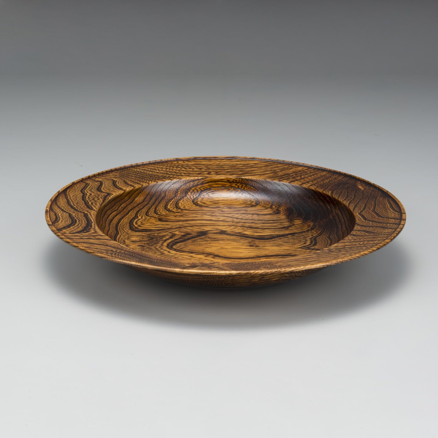 Wooden natural color lacqureware plate